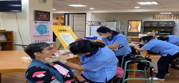 Students implemented oral care service for elderly people at Erh-Shui day care center.  